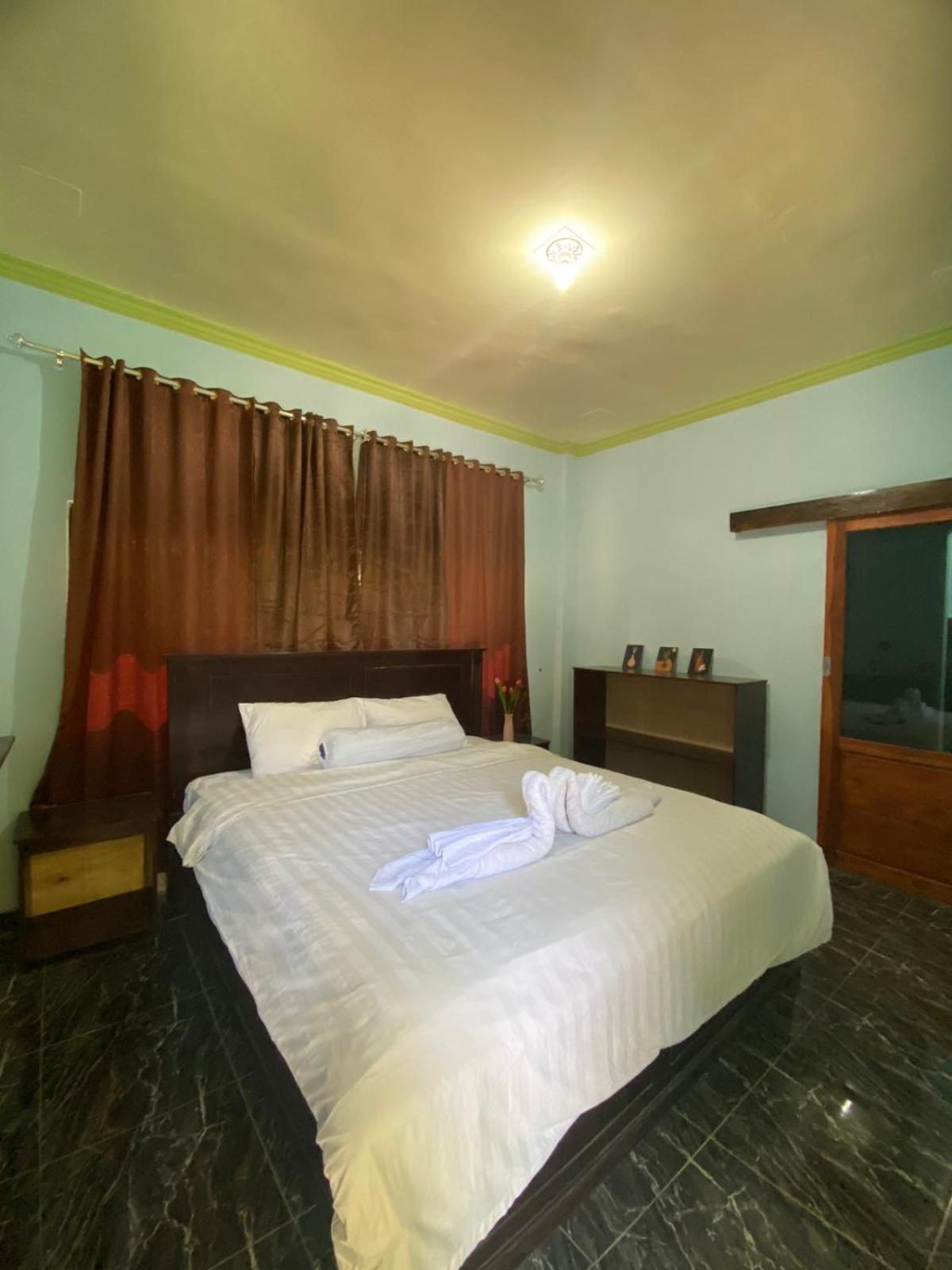 Kurnia Family Homestay & Restaurant! Huu Eksteriør bilde