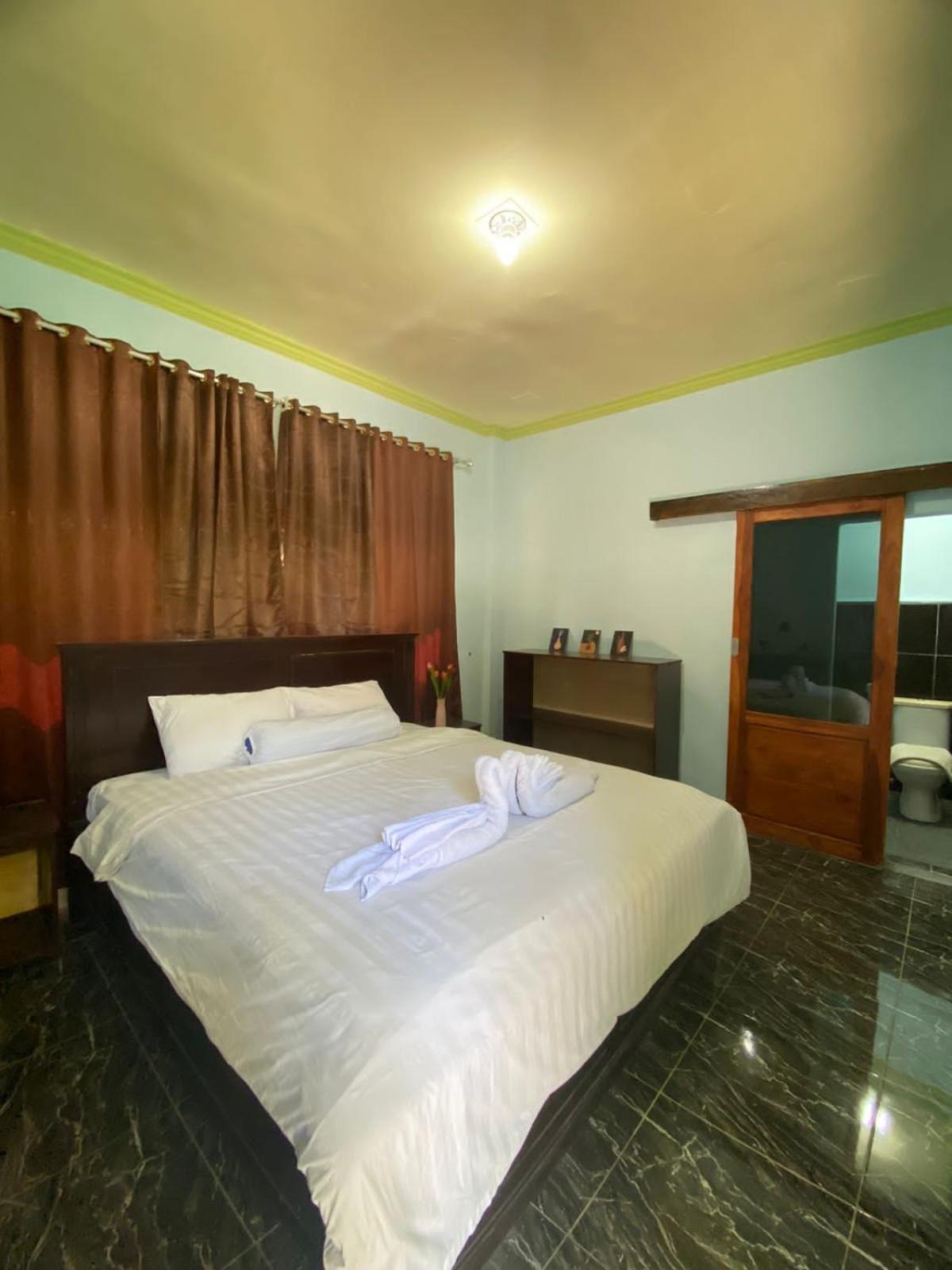 Kurnia Family Homestay & Restaurant! Huu Eksteriør bilde