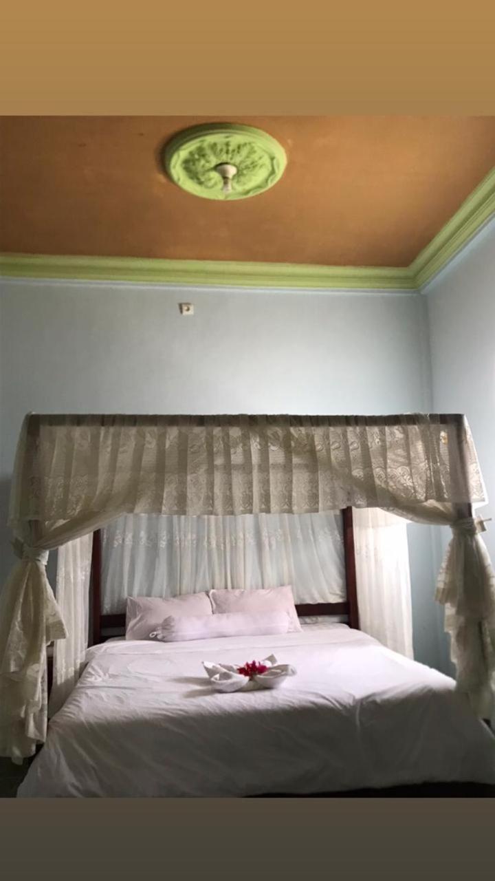 Kurnia Family Homestay & Restaurant! Huu Eksteriør bilde