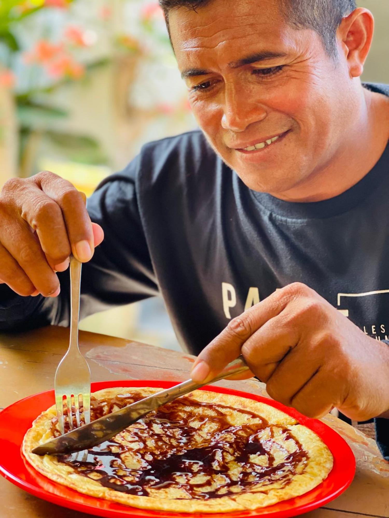 Kurnia Family Homestay & Restaurant! Huu Eksteriør bilde