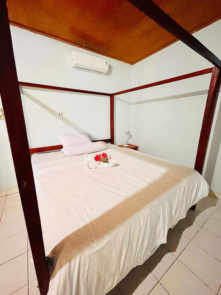 Kurnia Family Homestay & Restaurant! Huu Eksteriør bilde